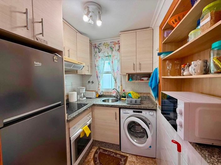 Image No.8-2 Bed House for sale