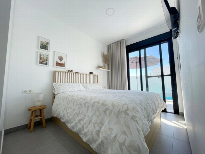 Image No.12-3 Bed Property for sale
