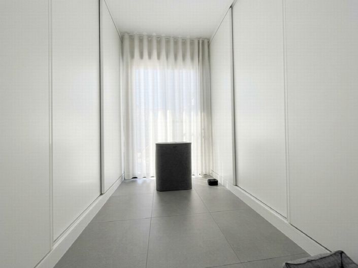 Image No.17-3 Bed Property for sale