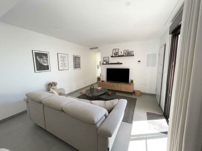 Image No.4-3 Bed Property for sale