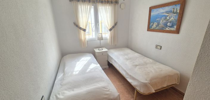 Image No.20-3 Bed Townhouse for sale