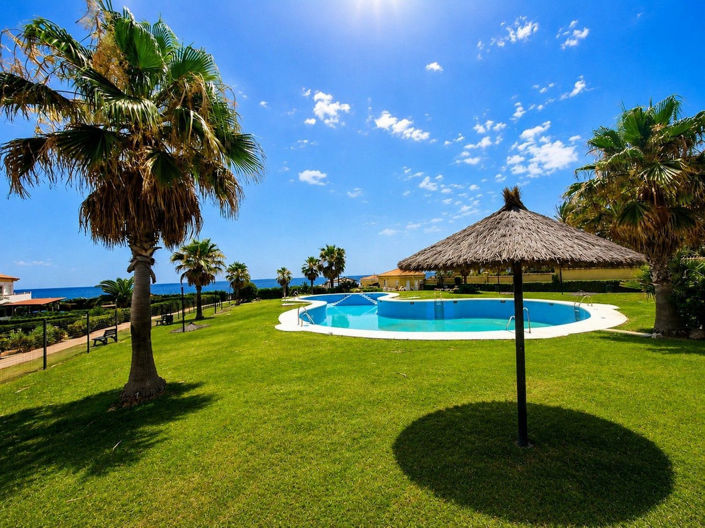 Image No.2-4 Bed House for sale