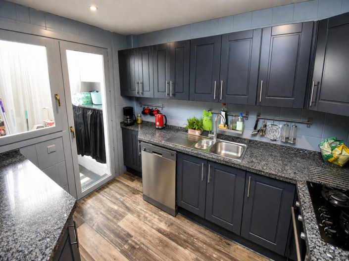 Image No.6-4 Bed House for sale