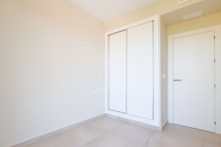 Image No.13-3 Bed Property for sale