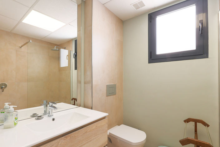 Image No.16-3 Bed Property for sale