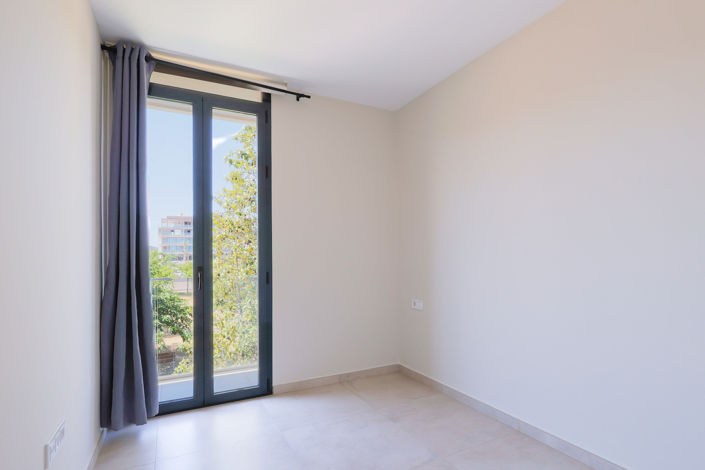 Image No.17-3 Bed Property for sale
