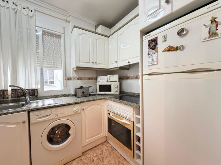 Image No.17-3 Bed House for sale