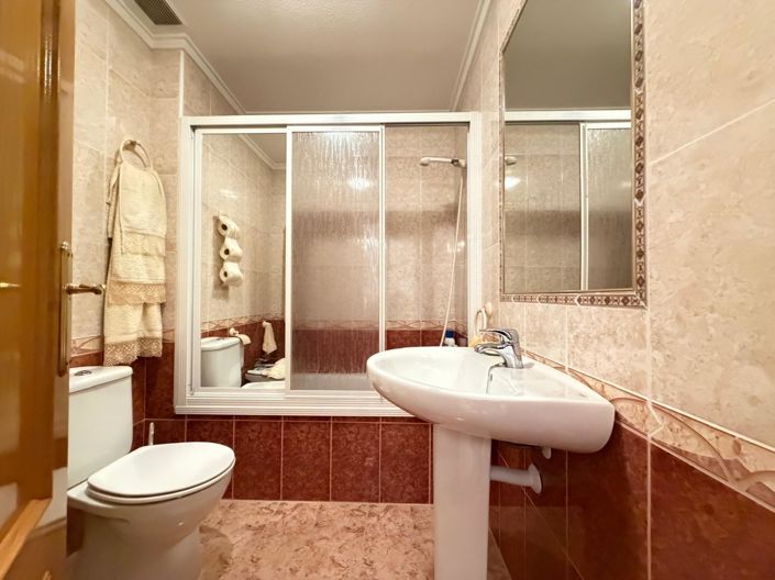Image No.32-3 Bed House for sale