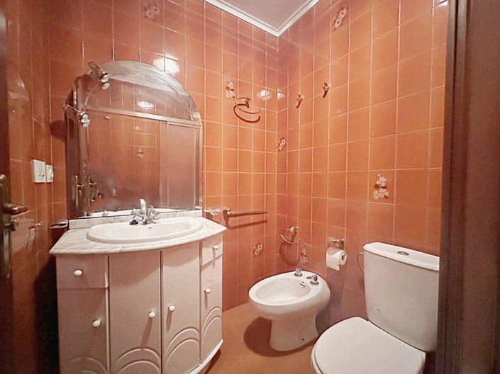 Image No.13-4 Bed House for sale