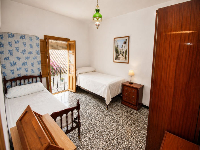 Image No.6-3 Bed House for sale