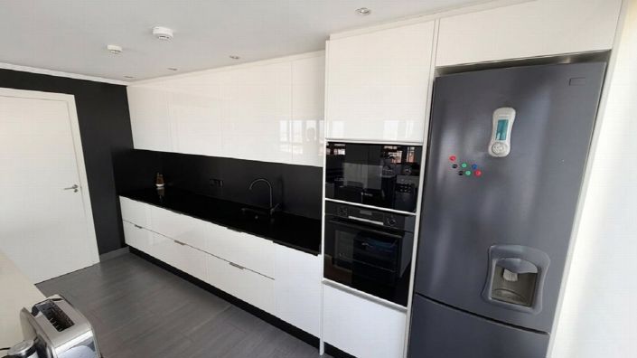 Image No.10-2 Bed Property for sale
