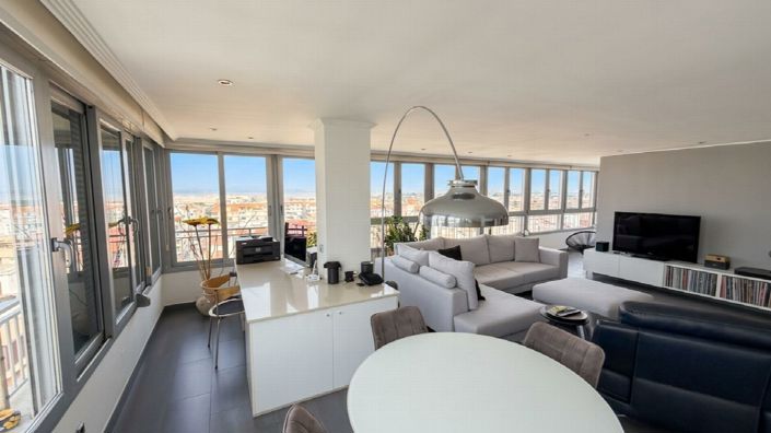 Image No.17-2 Bed Property for sale