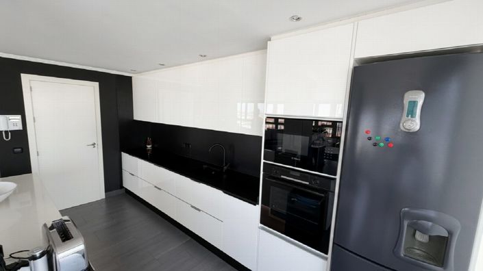Image No.9-2 Bed Property for sale