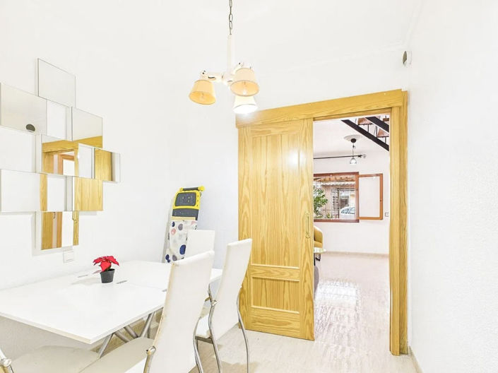 Image No.10-3 Bed House for sale