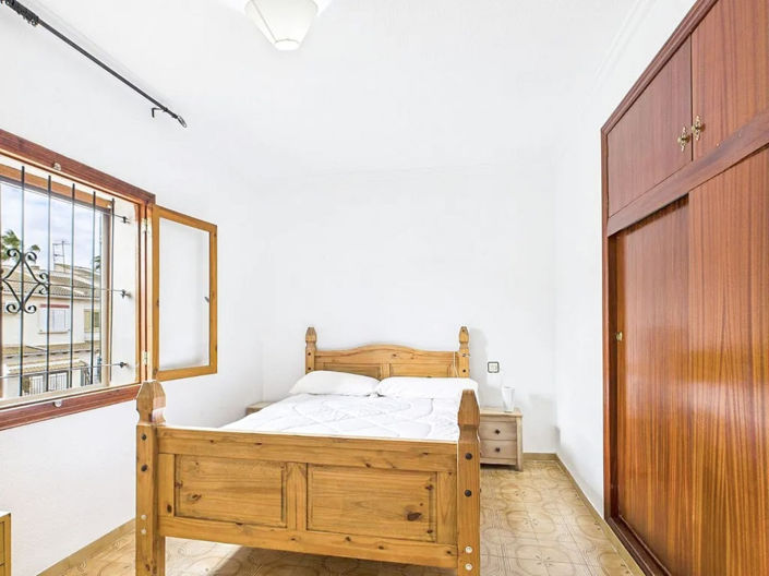 Image No.12-3 Bed House for sale