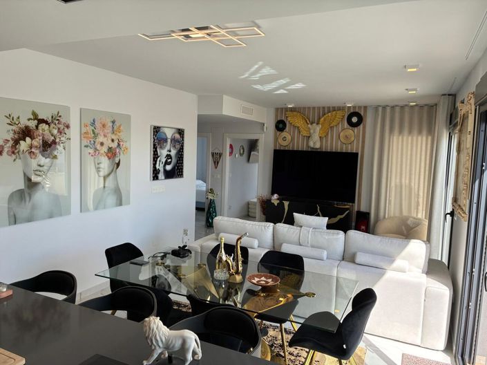 Image No.19-3 Bed Property for sale