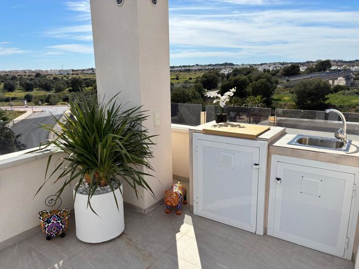 Image No.28-3 Bed Property for sale