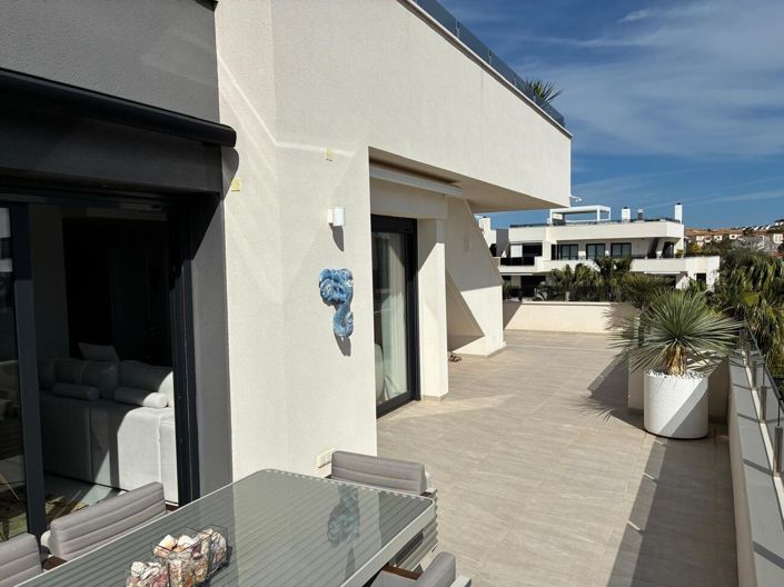 Image No.30-3 Bed Property for sale