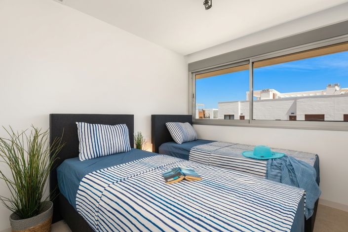 Image No.19-3 Bed Property for sale