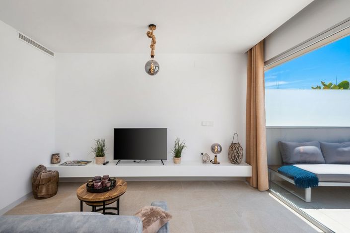 Image No.6-3 Bed Property for sale