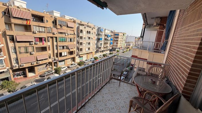 Image No.15-2 Bed House for sale