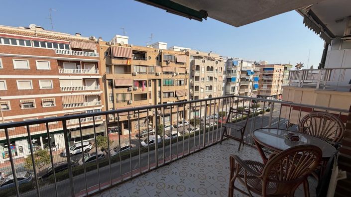 Image No.17-2 Bed Property for sale