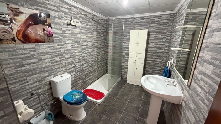 Image No.26-2 Bed House for sale
