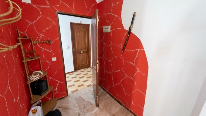 Image No.27-2 Bed Property for sale