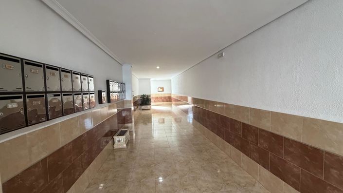 Image No.38-2 Bed House for sale