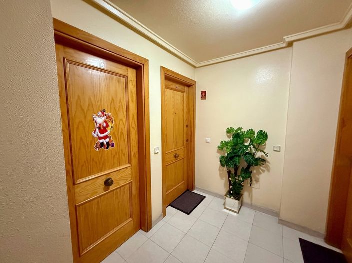 Image No.25-2 Bed House for sale