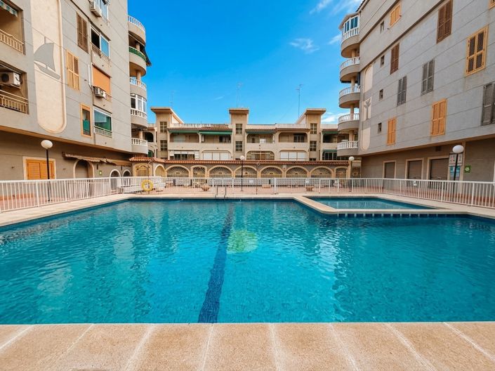 Image No.4-2 Bed House for sale