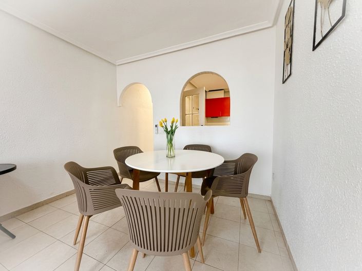 Image No.5-2 Bed House for sale