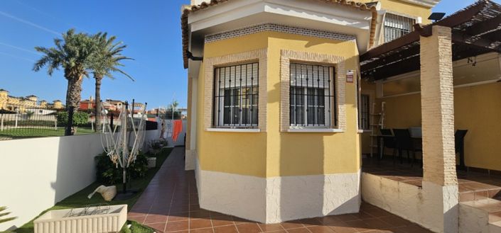 Image No.3-Villa de 3 chambres à vendre à Alicante