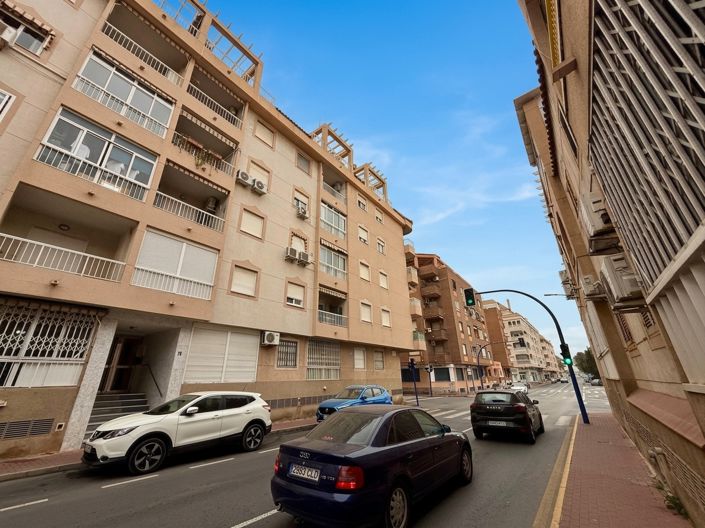 Image No.41-2 Bed House for sale