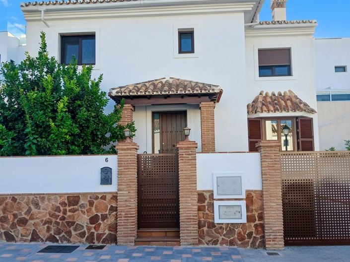 Image No.2-Villa de 4 chambres à vendre à Fuengirola