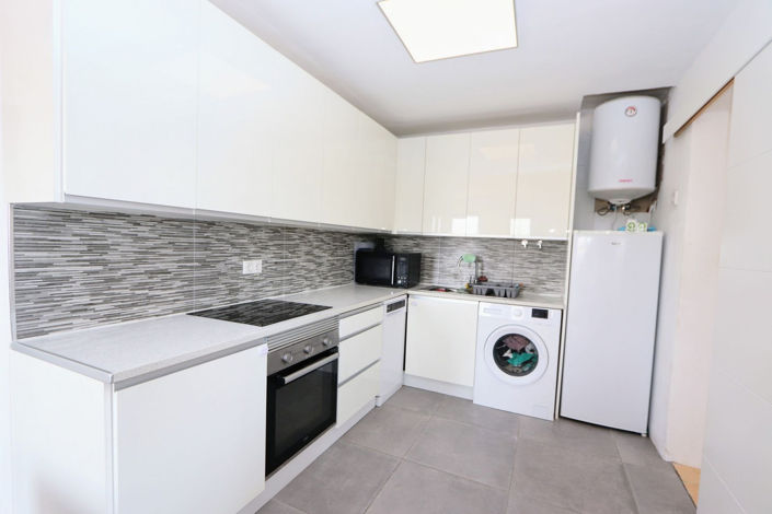 Image No.12-2 Bed House for sale
