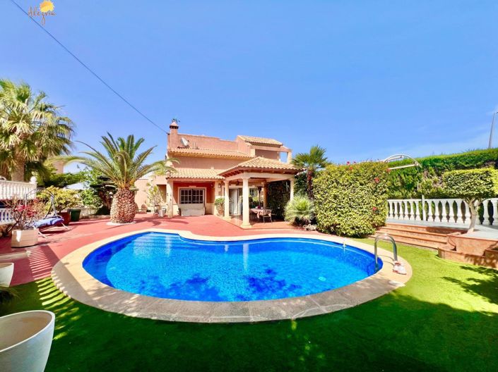 Image No.2-3 Bed Villa for sale