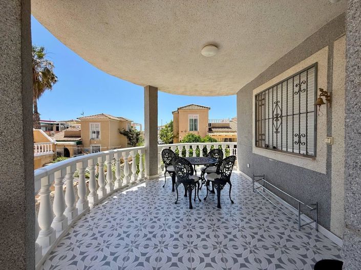 Image No.2-4 Bed Villa for sale