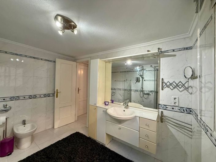 Image No.32-4 Bed Villa for sale