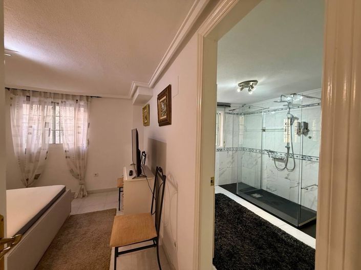 Image No.42-4 Bed Villa for sale