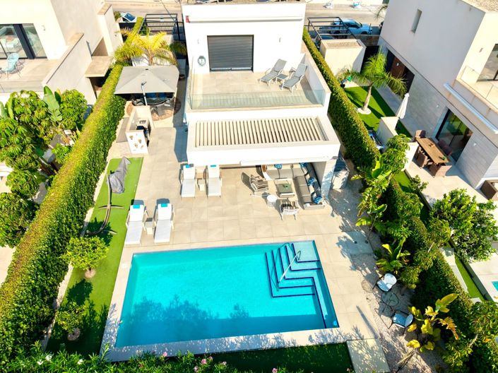 Image No.2-4 Bed Villa for sale