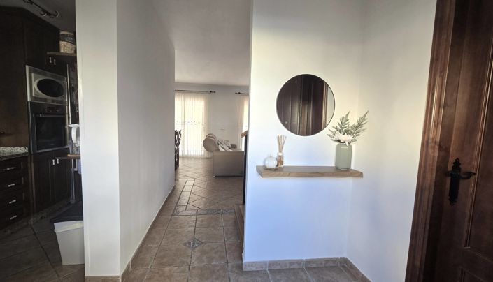 Image No.11-3 Bed House for sale