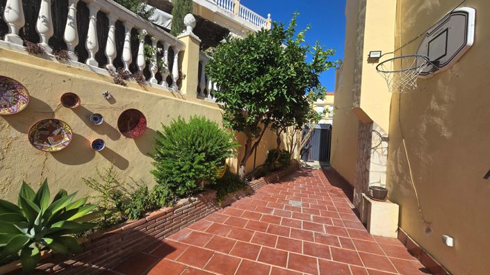 Image No.24-3 Bed House for sale