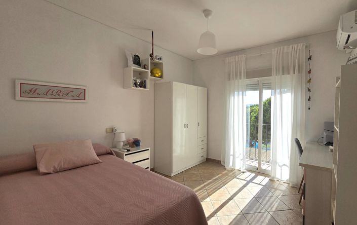 Image No.6-3 Bed House for sale