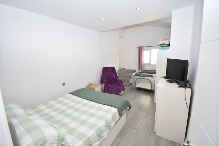 Image No.27-6 Bed House for sale