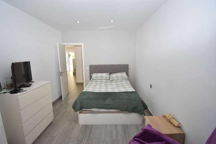 Image No.28-6 Bed House for sale