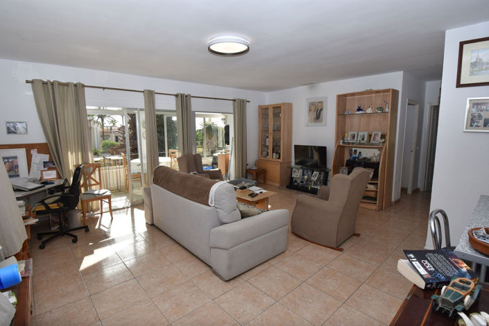 Image No.5-6 Bed House for sale