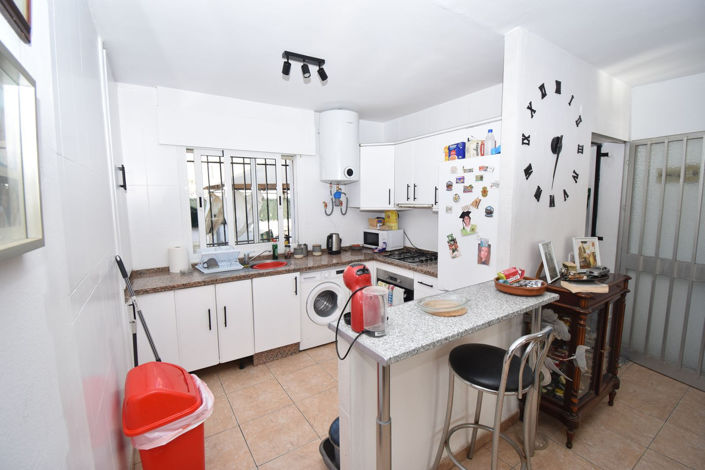 Image No.7-6 Bed House for sale