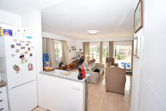 Image No.8-6 Bed House for sale