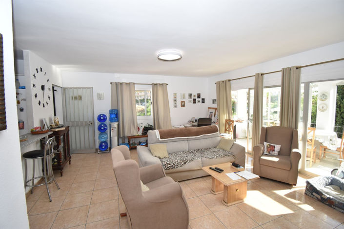 Image No.9-6 Bed House for sale